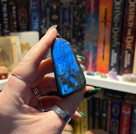 Small Labradorite Freeforms with Blue Flash – Premium Quality from Madagascar