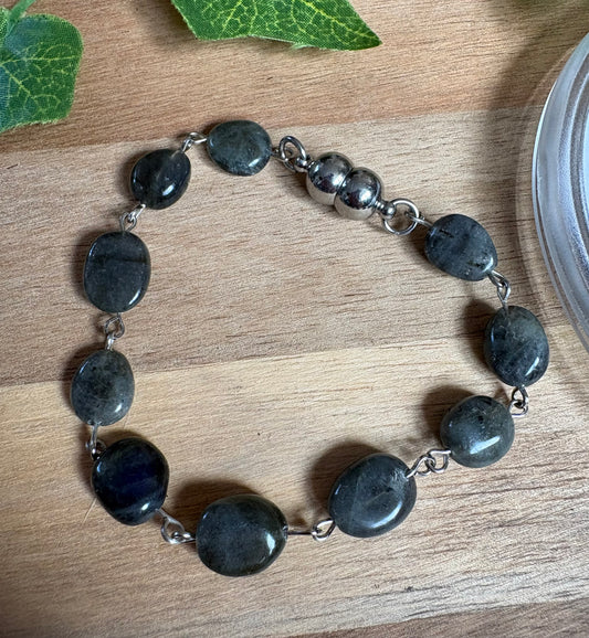 ✨ Blue Flash Labradorite Tumble Bead Bracelet with Magnetic Clasp